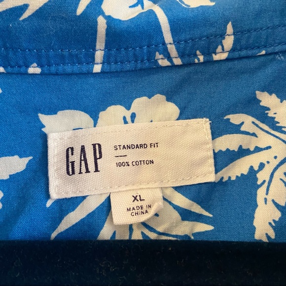 Gap Tropical Short Sleeve Button Down - Picture 2 of 4